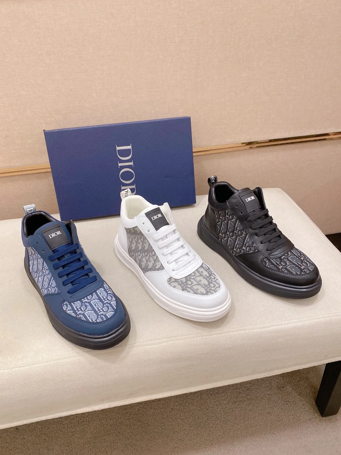 Men's shoes💰 440💰🇮🇹🇮🇹Dior d The new high-tops are on sale at the same time at the counter. The uppers are 🇮🇹 Italian imported first-layer cowhide, and the fully imported sheepskin lining is 💪💪. It is a complete 1⃣️ to 1⃣️ replica 🇮🇹💪💪. ⚠Sole: The original sole is specially provided by the original factory. The exclusive movable molded sole is super comfortable. ⚠Original factory follow-up goods, 🔍🔍high quality, you can enter and exit the counter at will, welcome to compare⚠. Code number:38-44